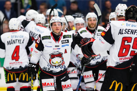 Malmö Redhawks Erik Forssell jublar