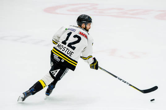 Mats Larsen Mostue of Stavanger Oilers