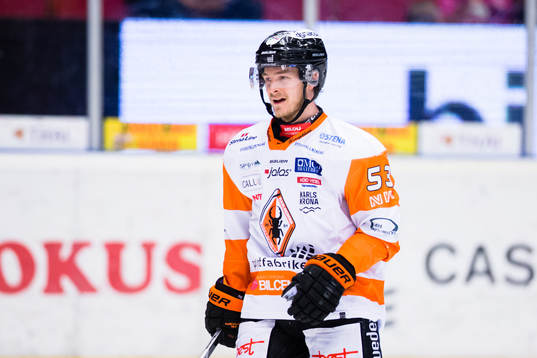 Karlskronas Bobbo Petersson jublar