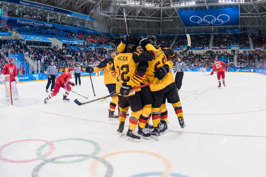 Team Germany celebrates the 1-1 goal by Felix Schutz of