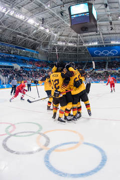 Team Germany celebrates the 1-1 goal by Felix Schutz of