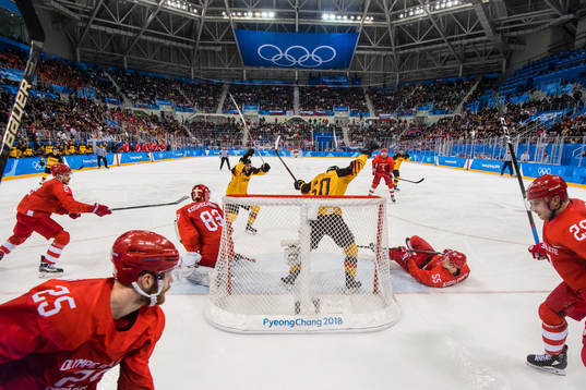 Team Germany celebrates the 1-1 goal in the Ice Hockey