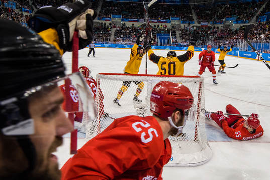 Team Germany celebrates the 1-1 goal in the Ice Hockey