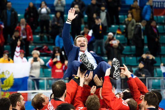 Team Russia (OAR) celebrating with Oleg Znarok, Head Coach