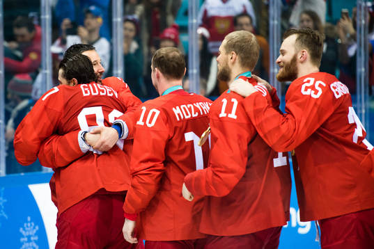 Team Germany, silver, celebrating with Ilya Kovalchuk