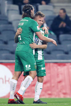 Hammarbys Sander Svendsen jublar med lagkamrater