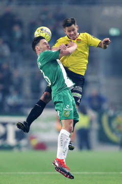 GAIS Dusan Djuric i nickduell med Hammarbys Jeppe Andersen
