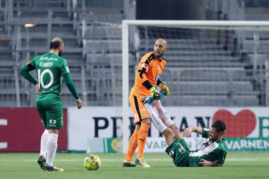 Hammarbys David Fällman  ligger ner