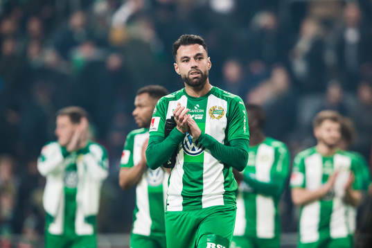 Hammarbys Imad Khalili applåderar publiken