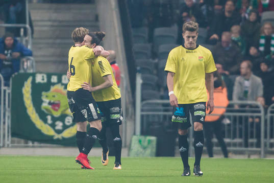GAIS Edin Hamidovic jublar med August Wängberg