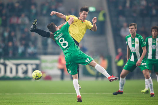 GAIS Dusan Djuric i nickduell med Hammarbys Jeppe Andersen