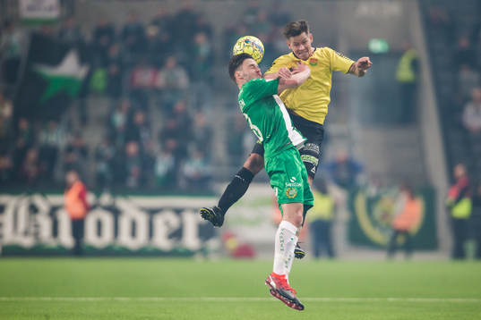 GAIS Dusan Djuric i nickduell med Hammarbys Jeppe Andersen