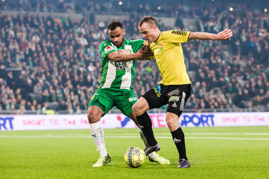 Hammarbys Serge-Junior Martinsson Ngouali och GAIS Calle