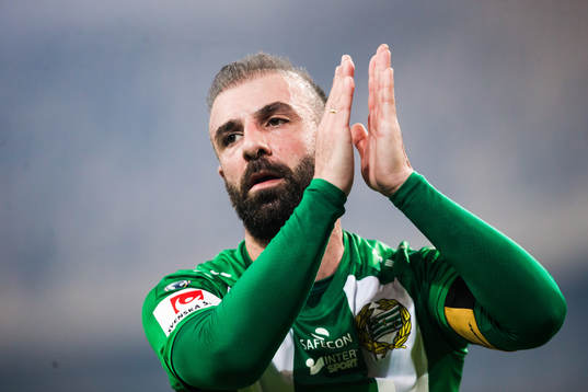 Hammarbys Kennedy Bakircioglu applåderar publiken