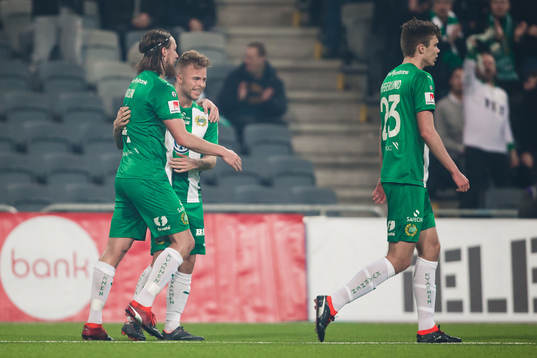 Hammarbys Sander Svendsen jublar med Björn Paulsen