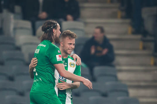 Hammarbys Sander Svendsen jublar med Björn Paulsen