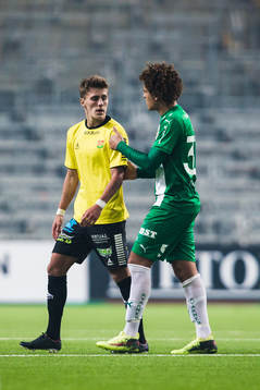 Hammarbys Neto Borges diskutera smed GAIS Erik Westermark