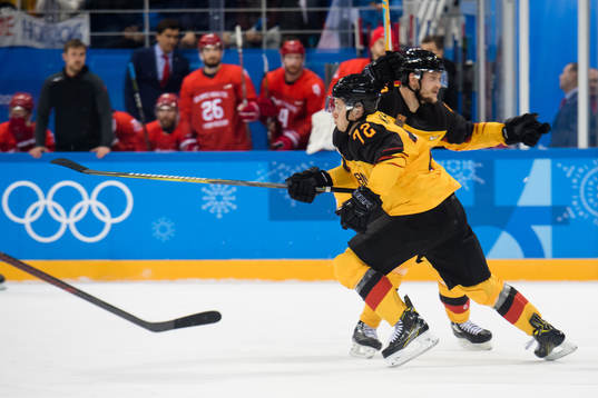 Dominick Kahun of Germany scores the 2-3 goal in the Ice