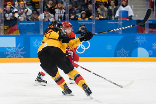 Dominick Kahun of Germany scores the 2-3 goal in the Ice