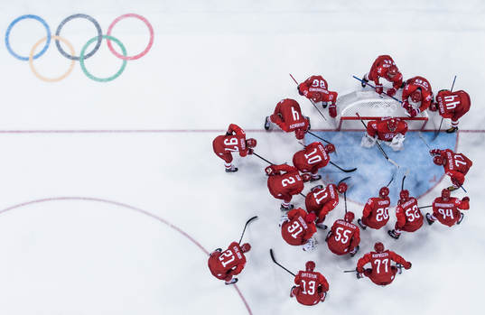 Players of Russia (OAR) huddle prior the Ice Hockey Men’s