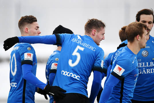 Trelleborgs Felix Hörberg jublar med lagkamrater