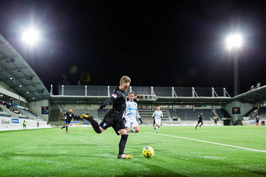 Malmö FFs Sören Rieks med ett inlägg