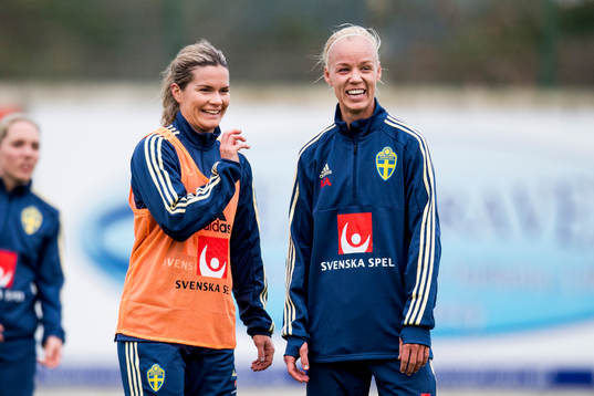 Hanna Folkesson och Caroline Seger