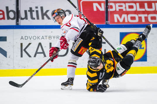 Örebros Daniel Viksten Skellefteås Emil Djuse