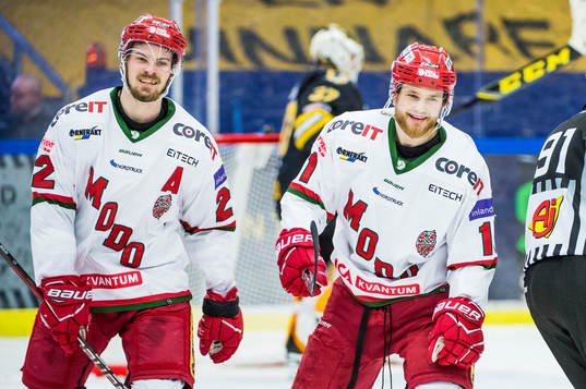 Modos Emil Mohlin och Sam Marklund jublar