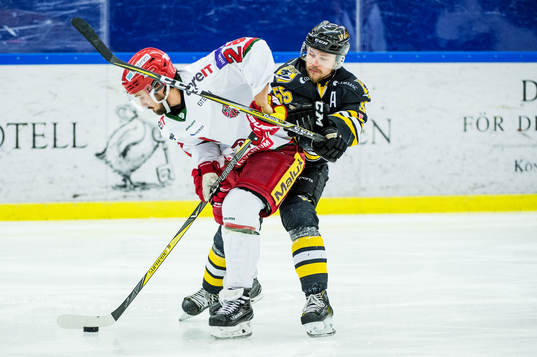 Modos Johan Eriksson mot Panterns Nicklas Jadeland
