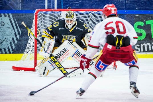 Modos Tim Wahlgren på väg att göra 1-5 på Panterns