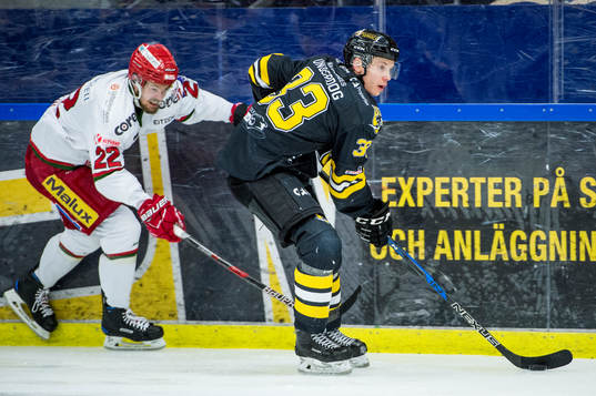 Panterns Kristoffer Wikner mot Modos Emil Mohlin