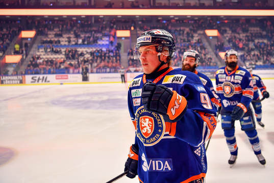 Växjös Joel Persson jublar