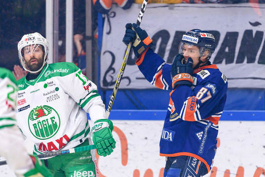 Växjös Robert Rosén jublar