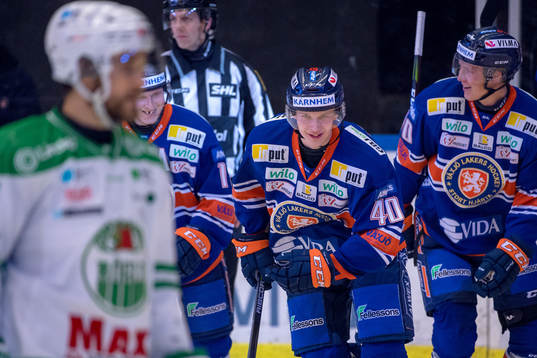 Växjös Elias Pettersson jublar