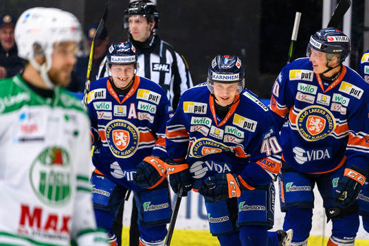 Växjös Elias Pettersson jublar