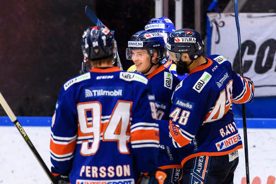 Växjös Elias Pettersson jublar