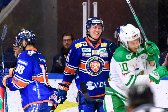 Växjös Dennis Rasmussen jublar
