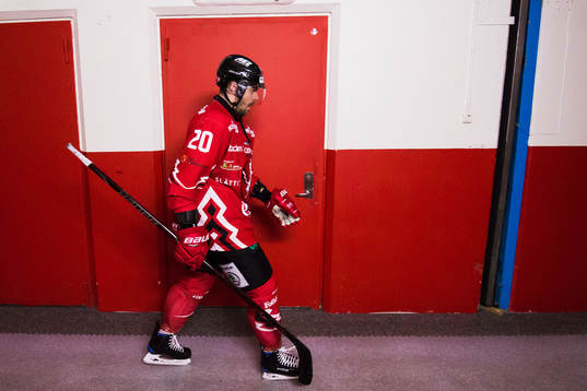 Vita Hästens Marcus Eriksson innan ishockeymatchen i