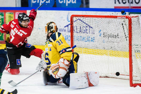 Vita Hästens August Gunnarsson reducerar till 3-1
