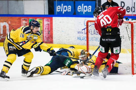 Vita Hästens Mattias Kalin men en målchans framför