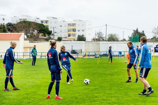 Spelarna värmer upp
