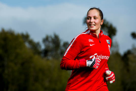 Målvakt Aurora Mikalsen