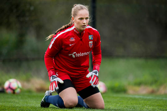 Målvakt Aurora Mikalsen