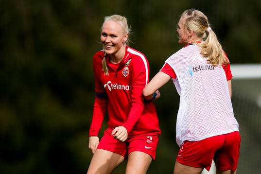 Maria Thorisdottir och Kristine Bjørdal Leine