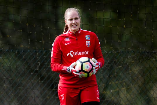 Målvakt Aurora Mikalsen