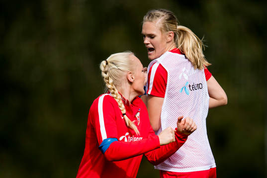 Maria Thorisdottir och Kristine Bjørdal Leine