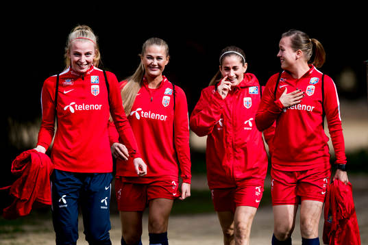 Ina Gausdal, Lisa-Marie Karlseng Utland, Ingrid Ryland och