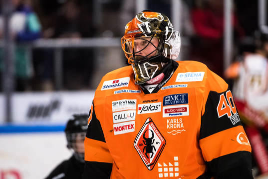 Karlskronas målvakt Johan Holmqvist  deppar