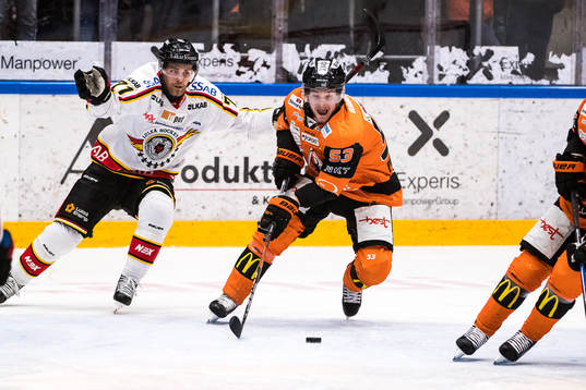 Luleås Patrick Cehlin och Karlskronas Bobbo Petersson